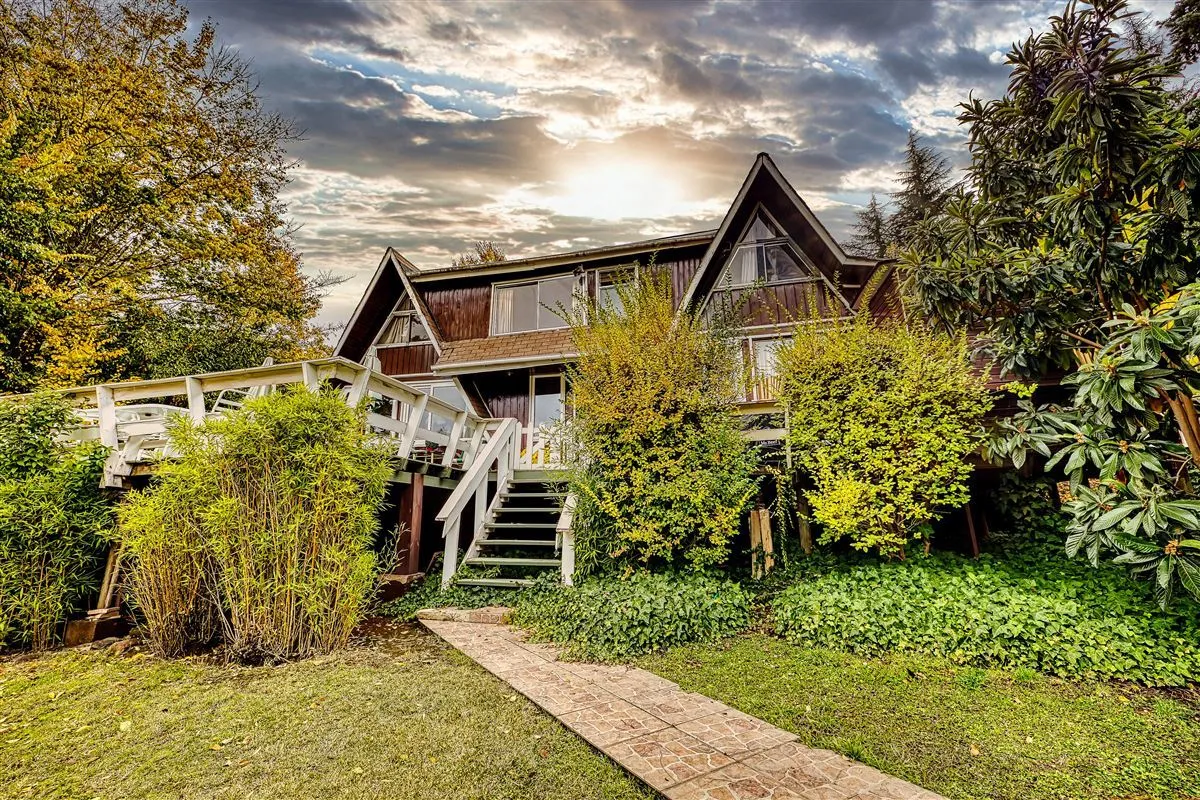 Venta Casa de madera 5D 4B El Array&aacute;n - Lo Barnechea