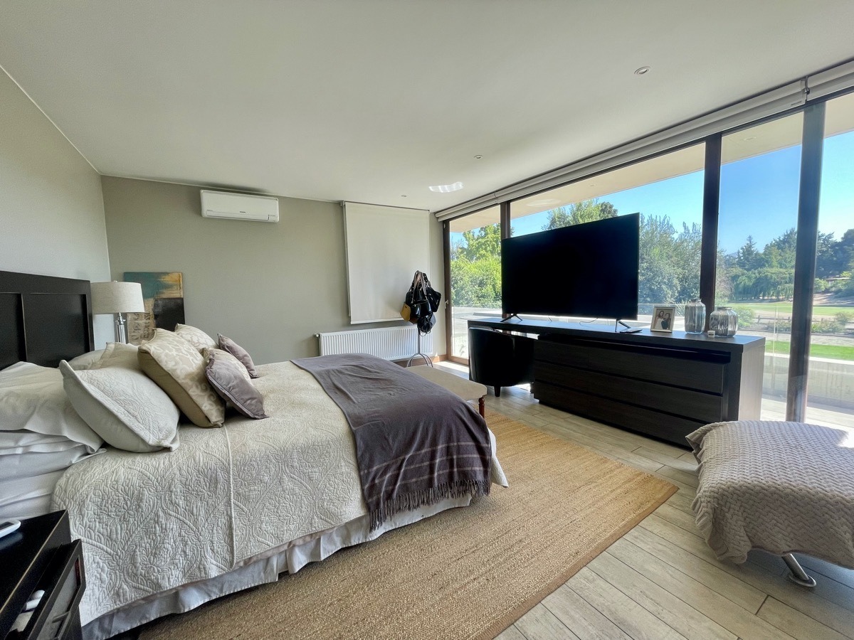 Venta Casa NO 5D en suite Walk-in cl&oacute;set 5B 4E 1B Chicureo - Colina