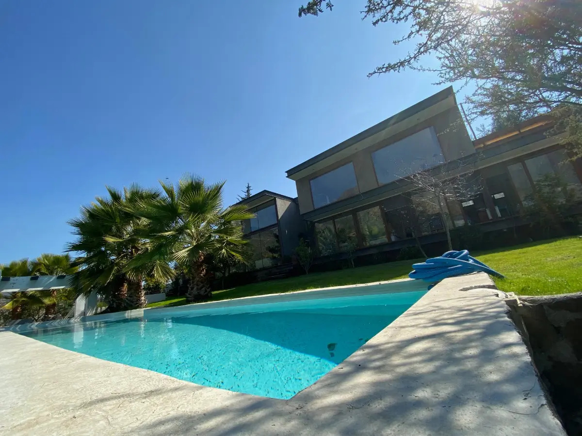 Arriendo Casa NO 5D en suite Walk-in cl&oacute;set 4B 6E 1B El Array&aacute;n - Lo Barnechea