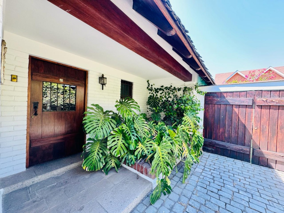 Venta Casa NO 4D Walk-in cl&oacute;set 3B 3E 1B Borde R&iacute;o - Casa Piedra - Vitacura