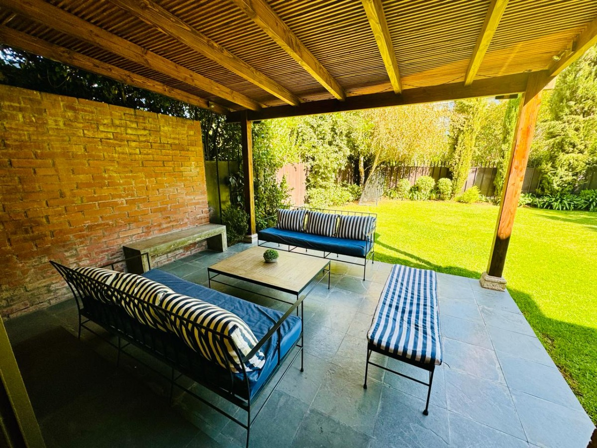 Venta Casa NP 5D en suite Walk-in cl&oacute;set 4B 3E 1B Los Trapenses - Lo Barnechea