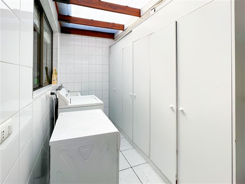 Venta Casa Sur 3D en suite Walk-in cl&oacute;set 3B 2E 1B La Dehesa - Lo Barnechea
