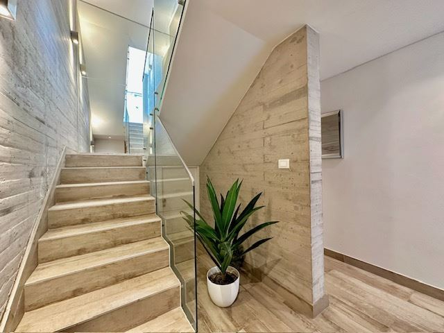 Venta Casa Oriente 4D 4B 3E Barrio El Golf - Las Condes