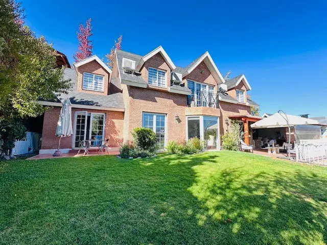 Venta Casa NO 6D en suite 5B 2E 1B El Huinganal - Lo Barnechea