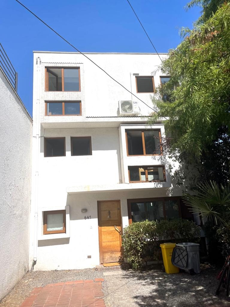 Arriendo Casa NO 5D en suite 3B 1E 1B Los Dominicos - Las Condes