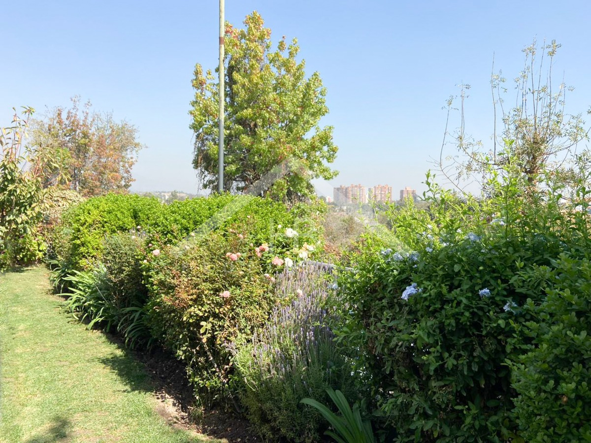 Venta Casa P 5D en suite Walk-in cl&oacute;set 4B 2E 1B Los Dominicos - Las Condes