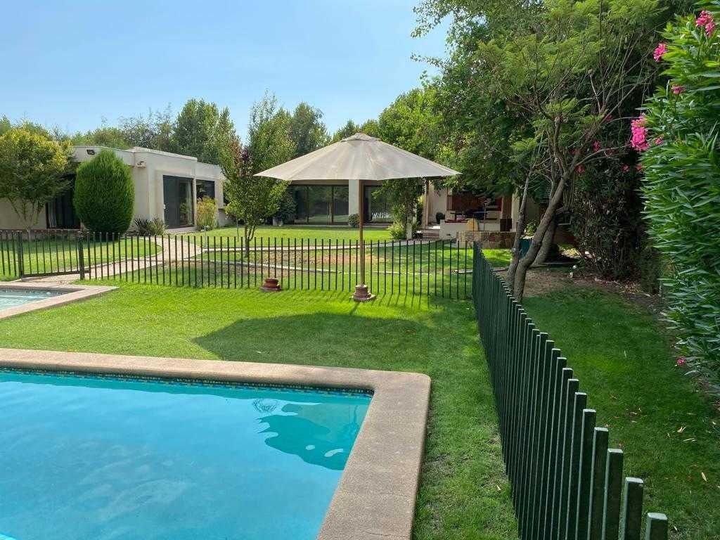 Venta Casa NO 5D en suite Walk-in cl&oacute;set 4B 4E 1B Chicureo - Colina