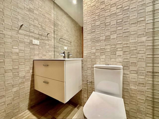 Venta Casa Oriente 4D 4B 3E Barrio El Golf - Las Condes