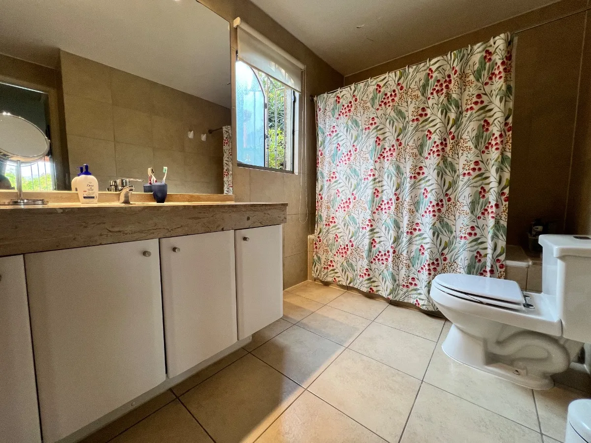 Venta Casa NO 5D WI cl&oacute;set Suite 4B 2E 1Bd La Dehesa - Lo Barnechea