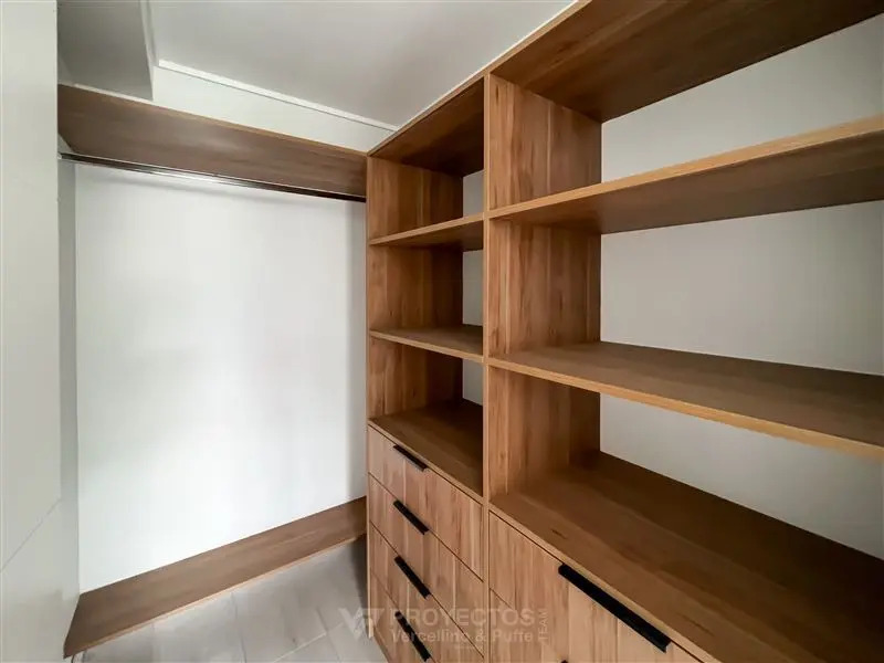 Venta Departamento Oriente 2D en suite Walk-in cl&oacute;set 2B 1E 1B Plaza San Enrique - Lo Barnechea