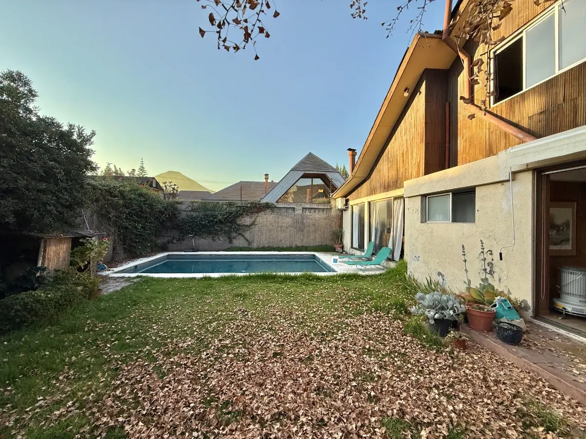 Venta Casa NO 4D 4B 2E 1Bd Nuestra Se&ntilde;ora del Rosario - Vitacura