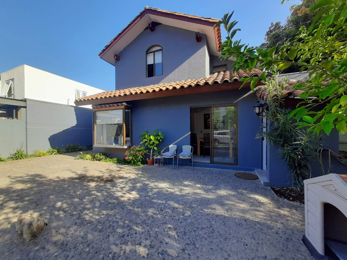 Arriendo Casa N 4D en suite Walk-in cl&oacute;set 3B 2E 2B Villa El Dorado - Vitacura