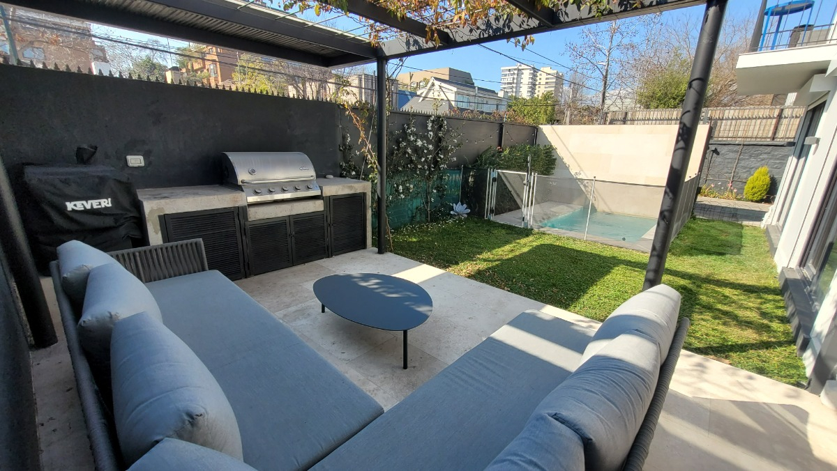 Arriendo Casa NP 4D 4B 2E 2B Borde R&iacute;o - Casa Piedra - Vitacura