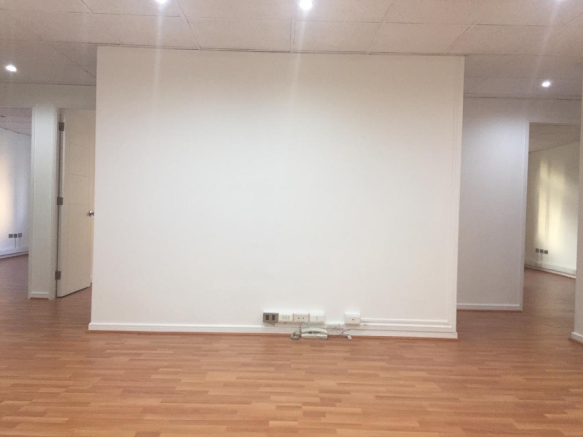 Arriendo Oficina NO 3B 2E 1B Metro Escuela Militar - Las Condes
