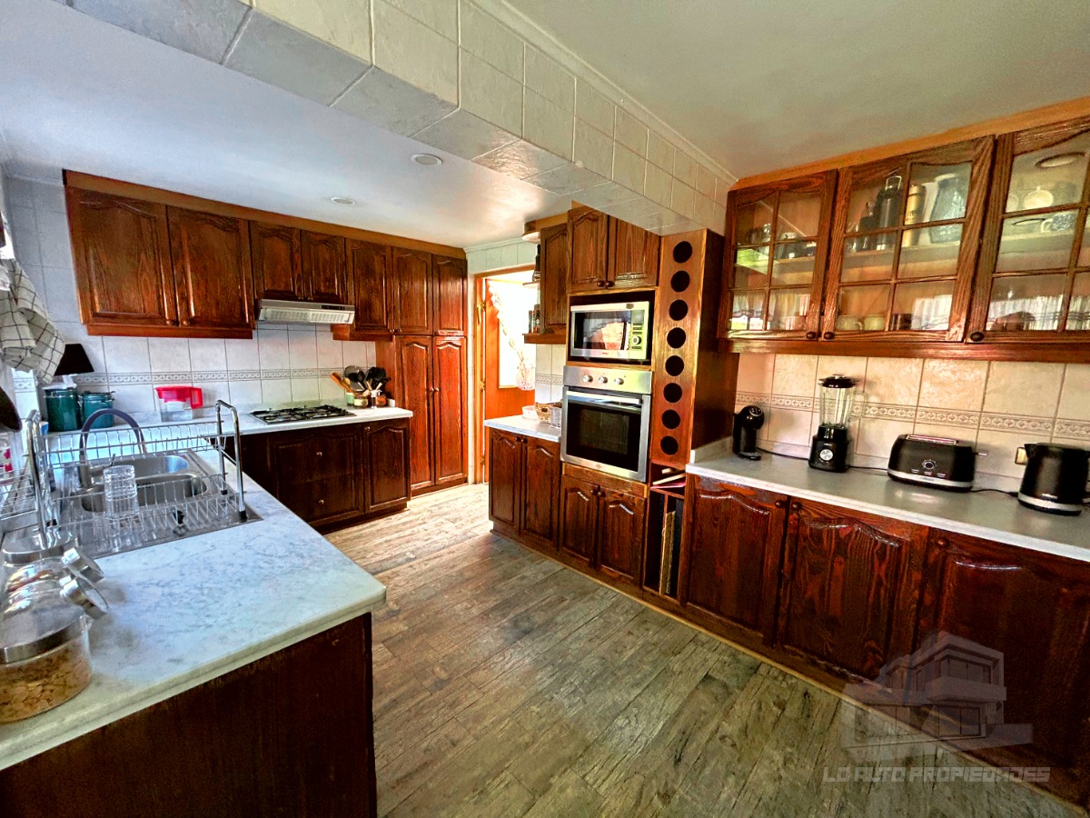 Venta Casa 5D en suite Walk-in cl&oacute;set 4B 4E 1B Metro Sim&oacute;n Bolivar - La Reina