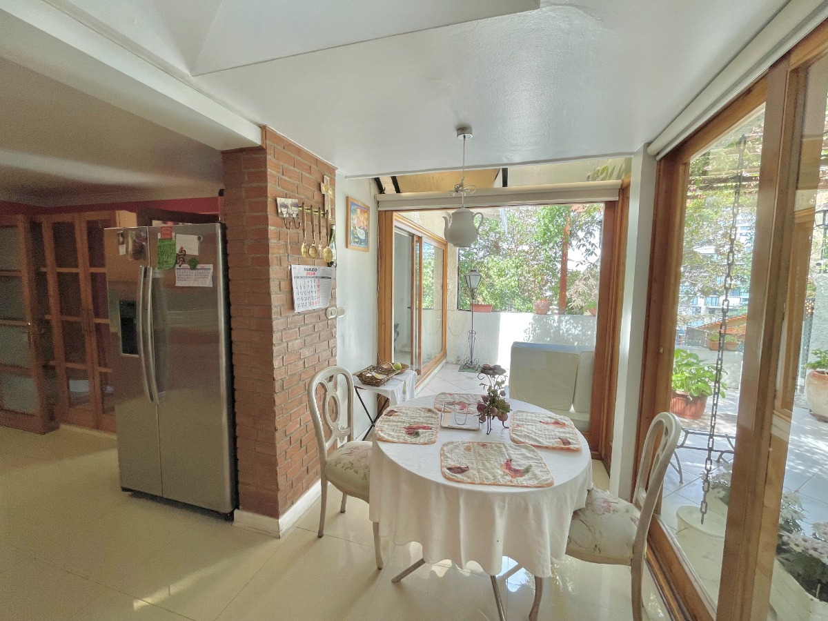 Venta Casa S 5D en suite Walk-in cl&oacute;set 5B 3E 1B Barrio El Golf - Las Condes