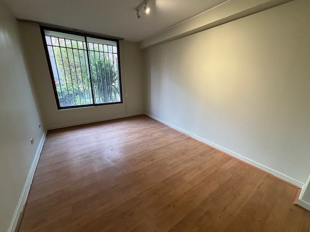 Arriendo Departamento NO 2D en suite Walk-in cl&oacute;set 2B 1E 1B Barrio El Golf - Las Condes