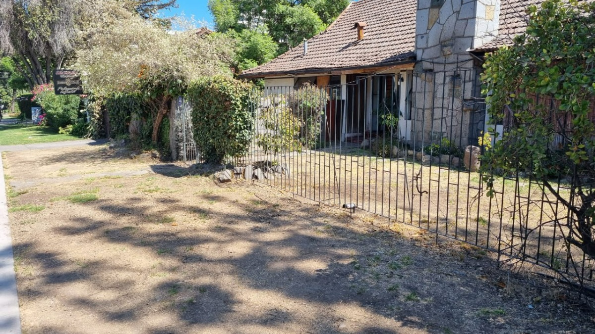 Venta Casa NO 3D 2B 2E Alto Las Condes - Las Condes