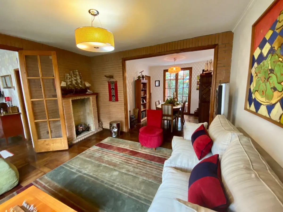 Venta Casa NO 4D Walk-in cl&oacute;set 2B 1E 1B Barrio El Golf - Las Condes