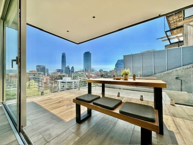 Venta Casa Oriente 4D 4B 3E Barrio El Golf - Las Condes