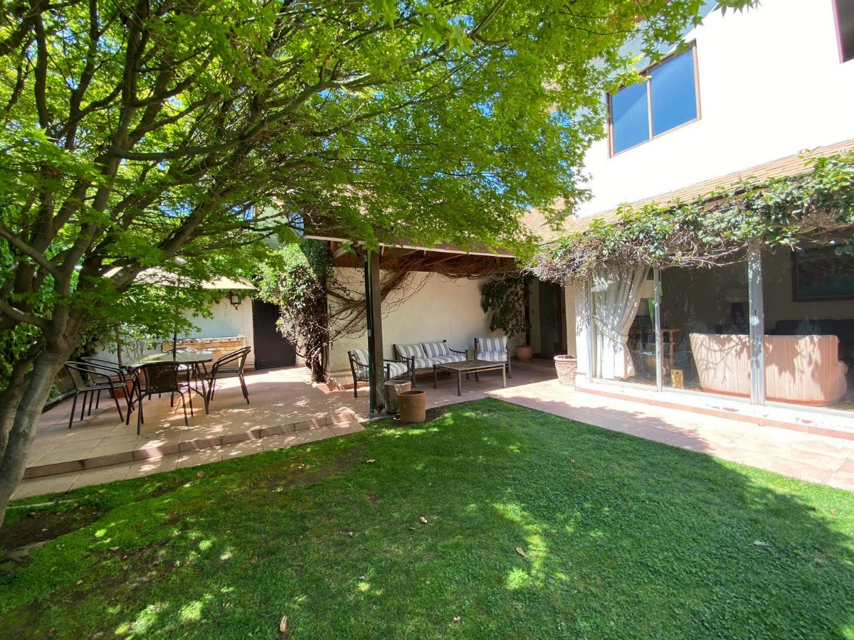 Venta Casa NO 6D en suite 5B 2E 1B San Carlos de Apoquindo - Las Condes