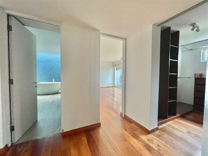 Arriendo Casa NorOriente-Poniente 6D 4B 2E 1B Borde R&iacute;o - Casa Piedra - Vitacura