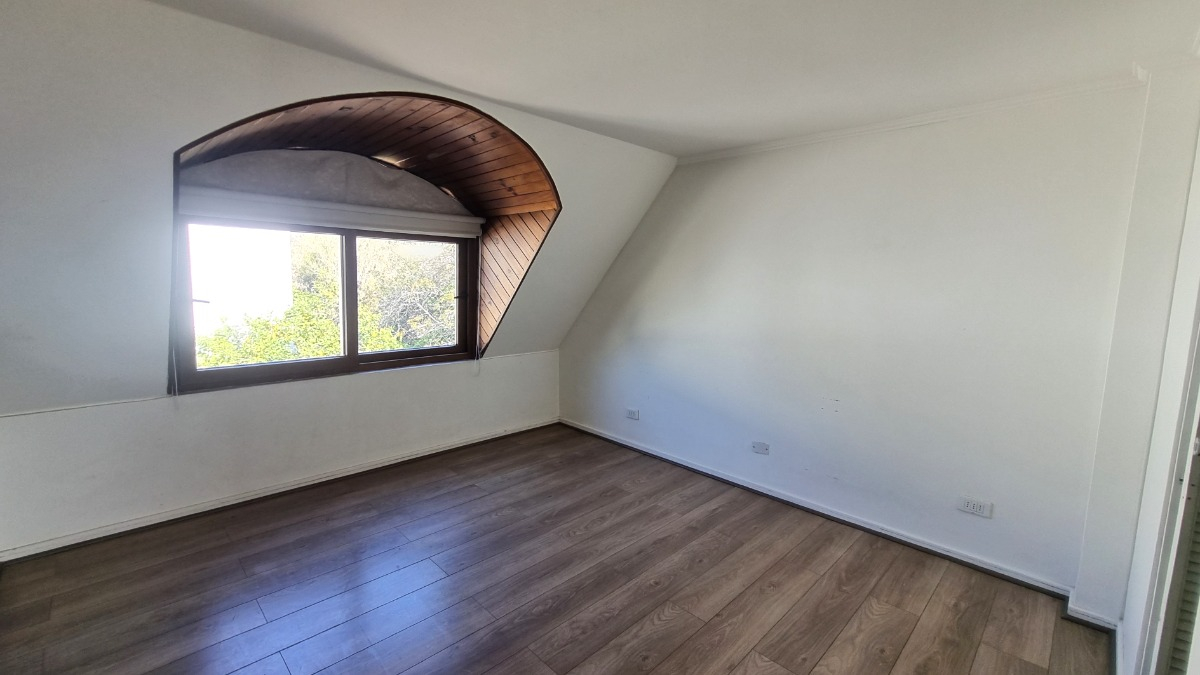 Arriendo Casa P 5D en suite Walk-in cl&oacute;set 4B 1E Carlos Ossand&oacute;n - La Reina