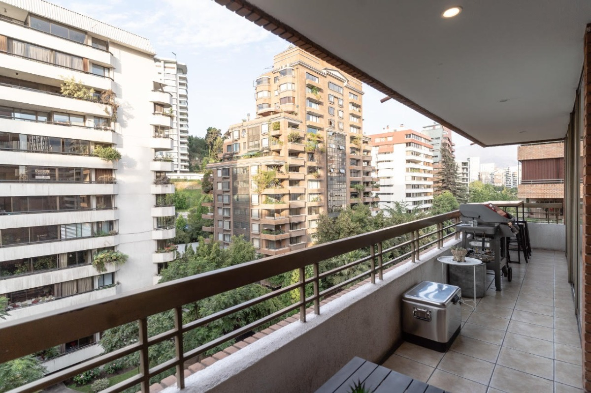 Arriendo Departamento 2D Barrio El Golf - Las Condes