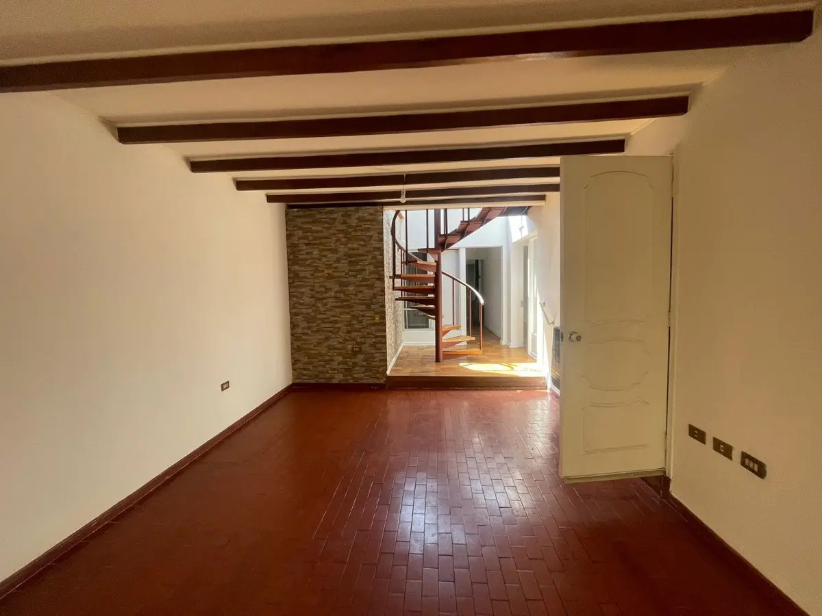 Venta Casa NO 5D en suite Walk-in cl&oacute;set 5B 3E 2B Metro Pr&iacute;ncipe de Gales - Country Club - La Reina