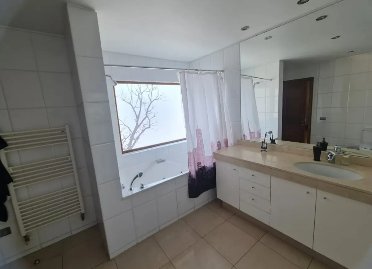 Venta Casa N 5D en suite Walk-in cl&oacute;set 5B 3E 2B San Carlos de Apoquindo - Las Condes