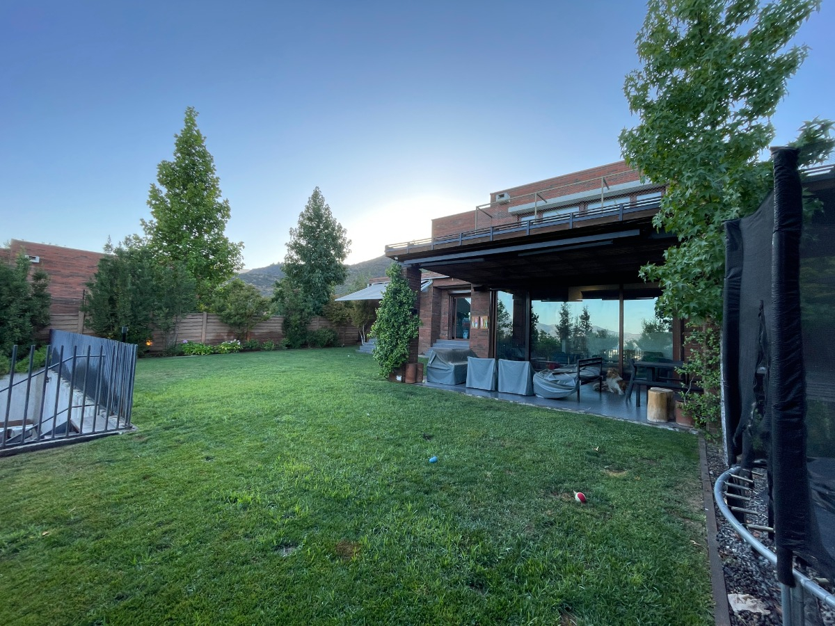 Arriendo Casa NP 4D Walk-in cl&oacute;set 4B 3E 1B San Carlos de Apoquindo - Las Condes