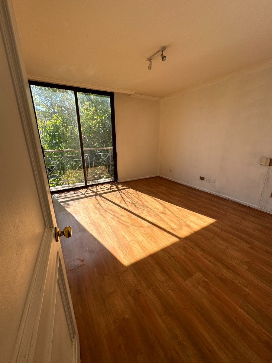 Arriendo Casa NO 4D en suite Walk-in cl&oacute;set 3B 2E San Carlos de Apoquindo - Las Condes