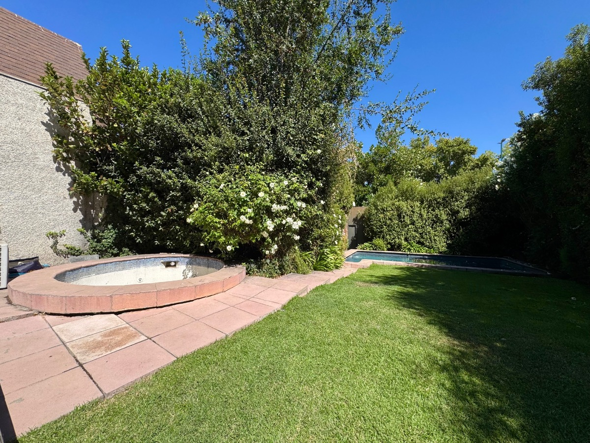 Venta Casa P 5D en suite Walk-in cl&oacute;set 5B 2E 1B Los Trapenses - Lo Barnechea