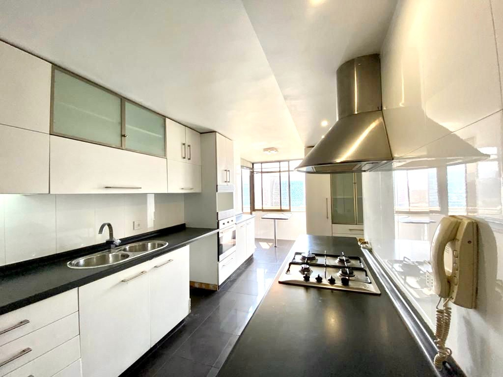 Arriendo Departamento 2D Parque Arauco - Las Condes