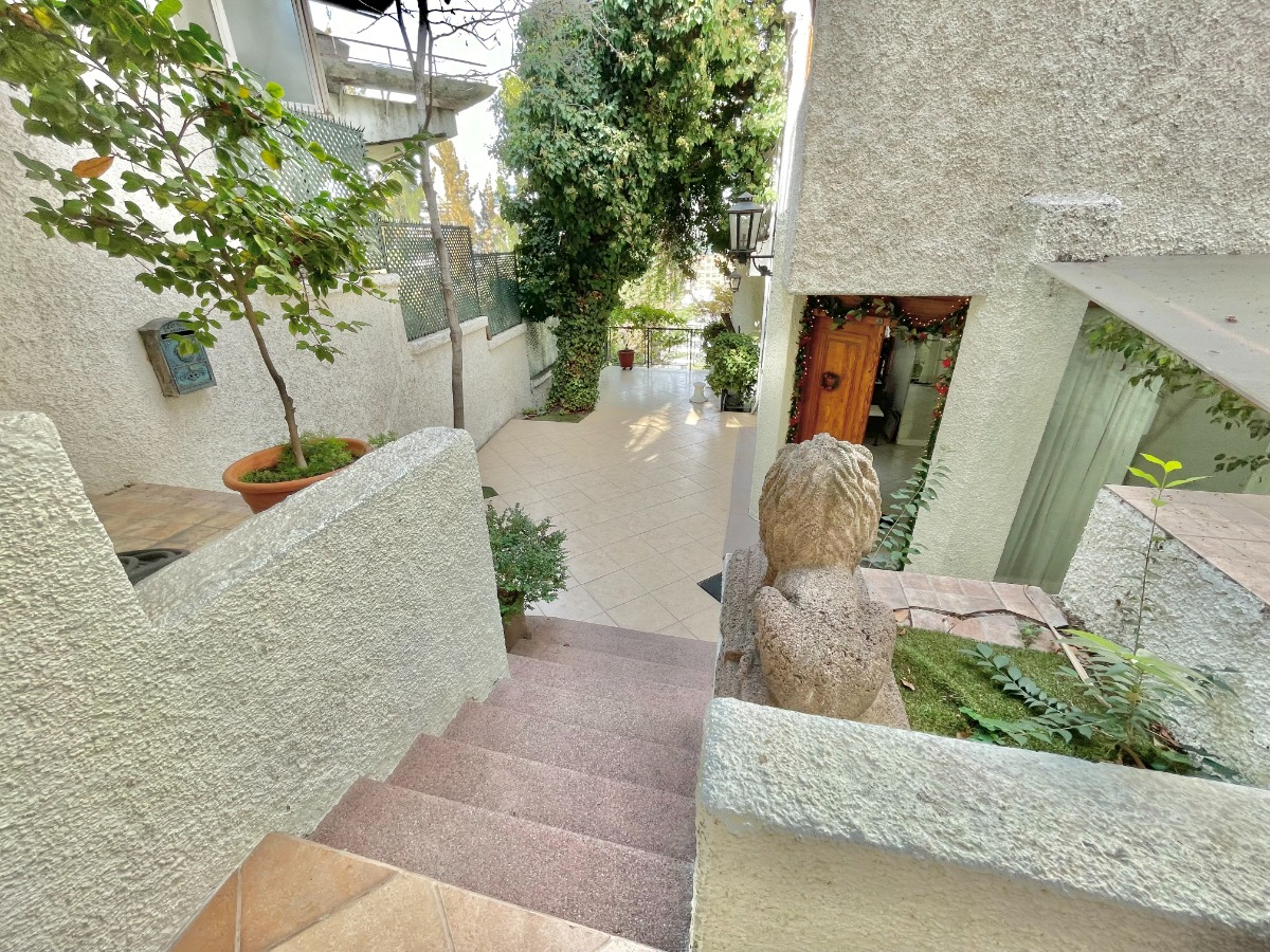 Venta Casa S 5D en suite Walk-in cl&oacute;set 5B 3E 1B Barrio El Golf - Las Condes