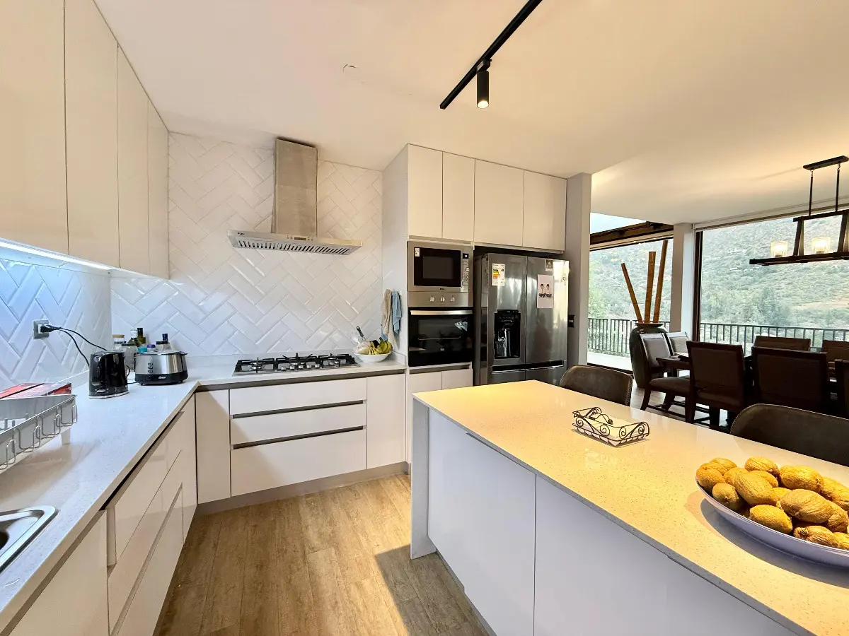 Venta Casa NOSP 6D WI cl&oacute;set Suite 5B 8E 2Bd 320m2 El Array&aacute;n - Lo Barnechea