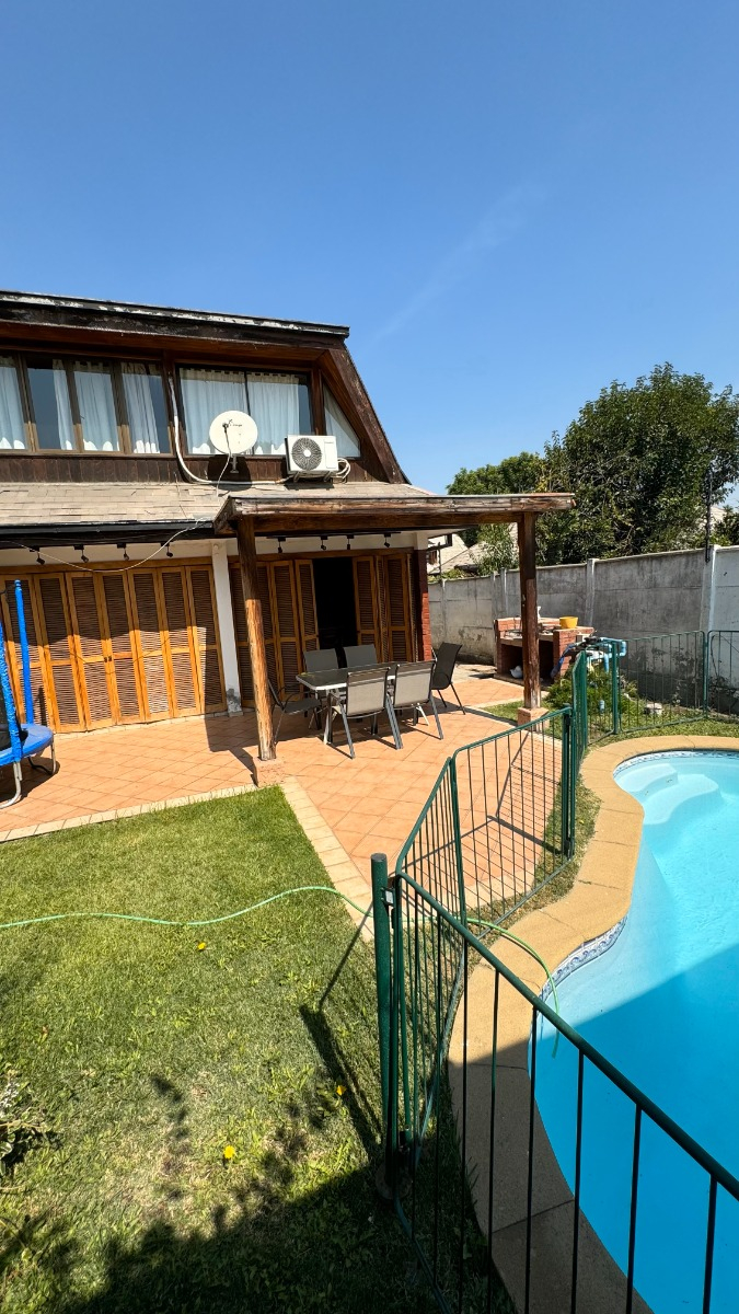 Venta Casa P 7D en suite Walk-in cl&oacute;set 4B 3E 1B Carlos Ossand&oacute;n - La Reina