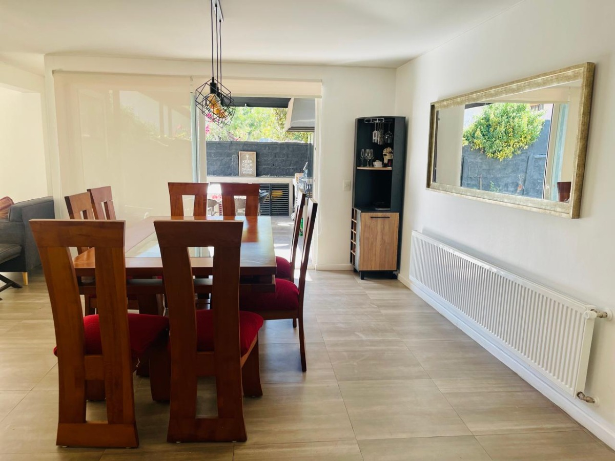 Venta Casa NO 3D 3B 2E 1B Los Dominicos - Las Condes