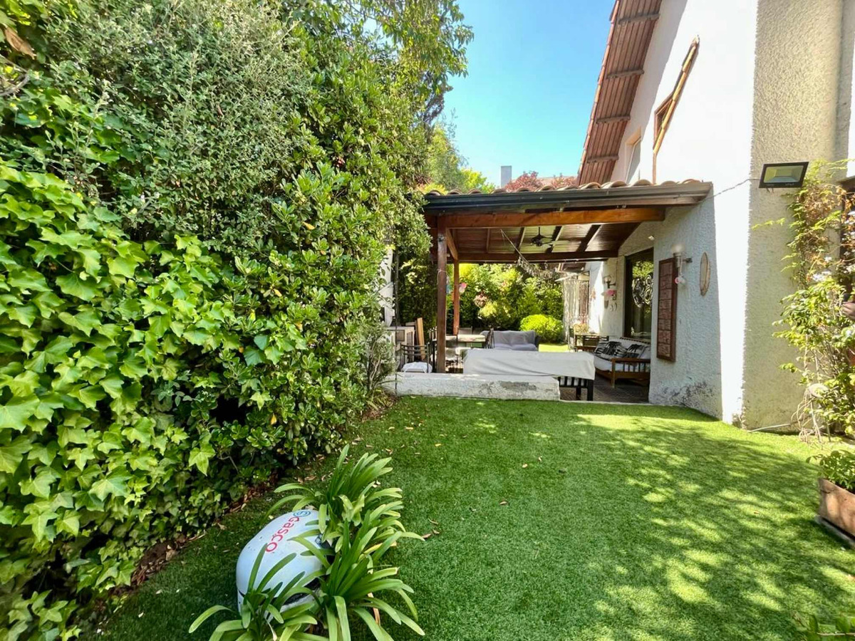 Arriendo Casa 5D 3B 2E Los Dominicos - Las Condes