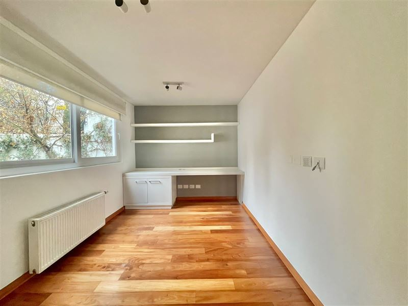 Arriendo Casa NorOriente-Poniente 6D 4B 2E 1B Borde R&iacute;o - Casa Piedra - Vitacura