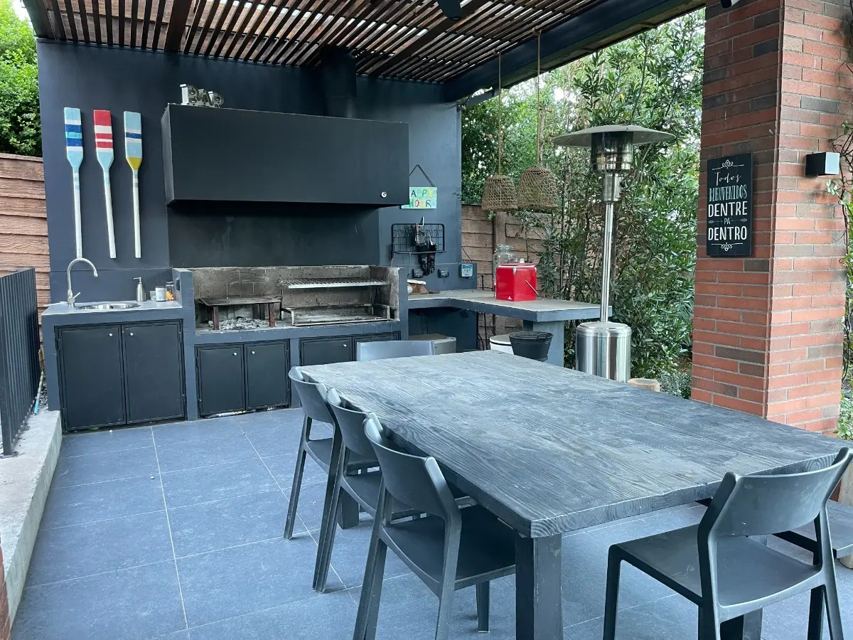 Arriendo Casa NP 4D Walk-in cl&oacute;set 4B 3E 1B San Carlos de Apoquindo - Las Condes