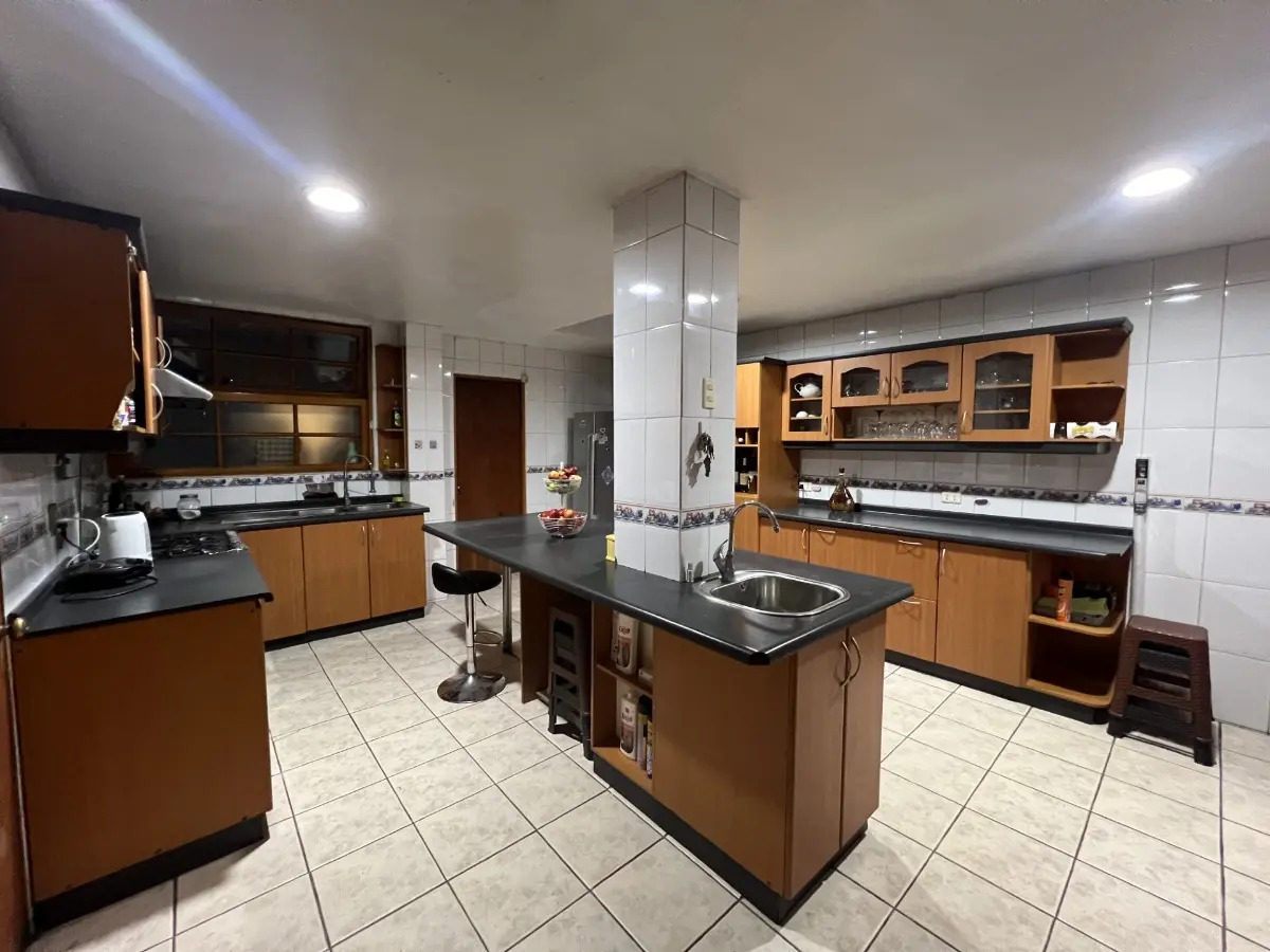 Venta Casa NO 5D en suite Walk-in cl&oacute;set 3B 3E 1B Los Dominicos - Las Condes