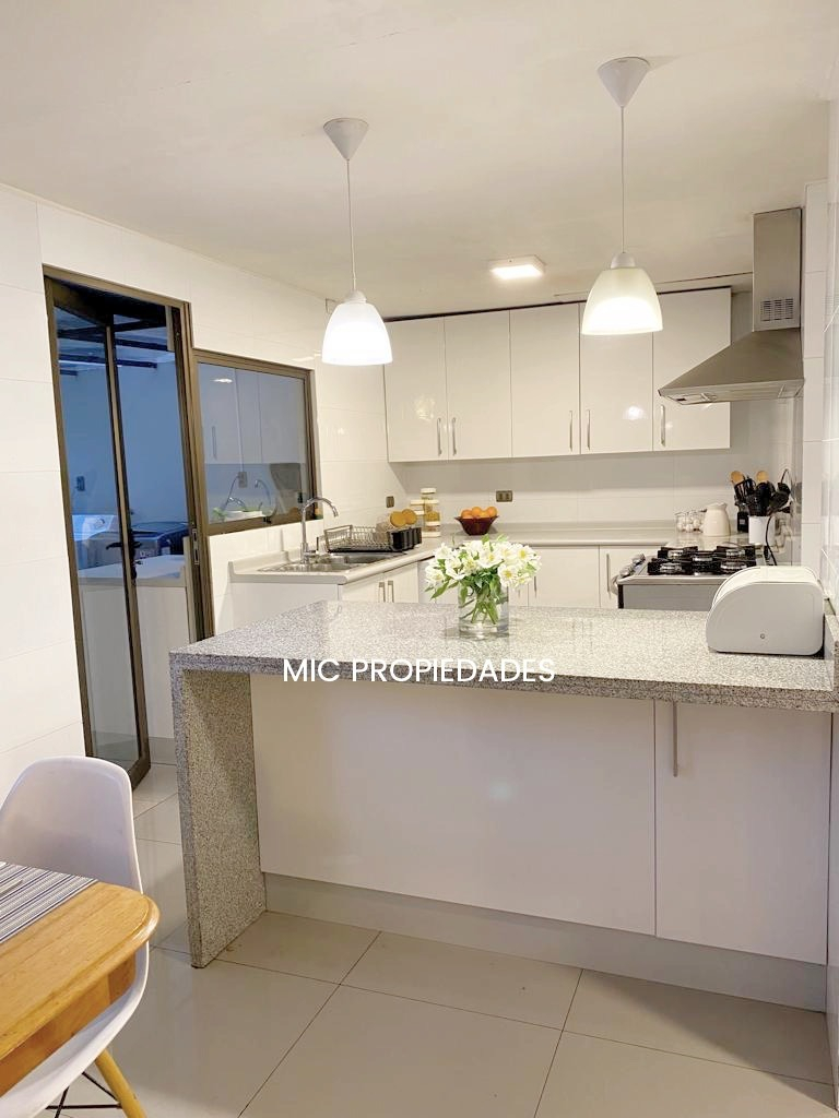 Venta Casa 5D en suite 4B 2E 2B San Carlos de Apoquindo - Las Condes