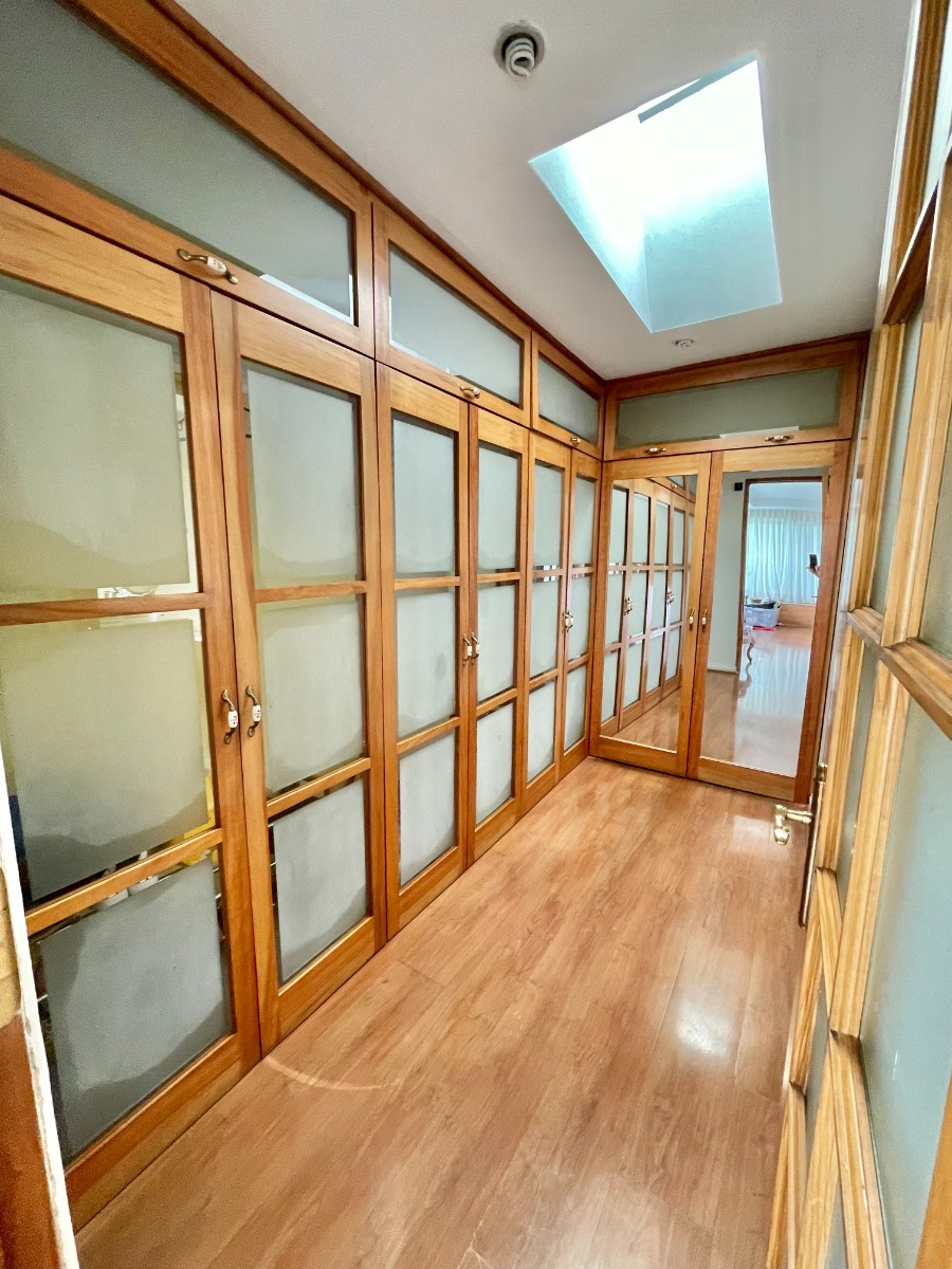 Venta Casa S 5D en suite Walk-in cl&oacute;set 5B 3E 1B Barrio El Golf - Las Condes