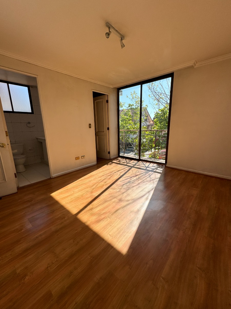 Arriendo Casa NO 4D en suite Walk-in cl&oacute;set 3B 1E San Carlos de Apoquindo - Las Condes