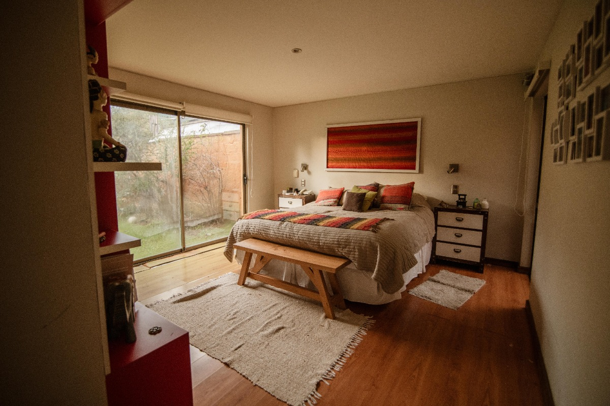 Venta Casa NO 5D en suite Walk-in cl&oacute;set 5B 3E 4B Borde R&iacute;o - Casa Piedra - Vitacura