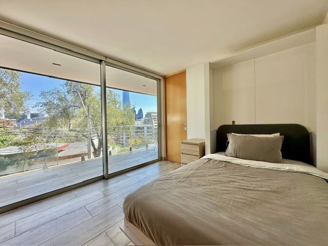 Venta Casa Oriente 4D 4B 3E Barrio El Golf - Las Condes