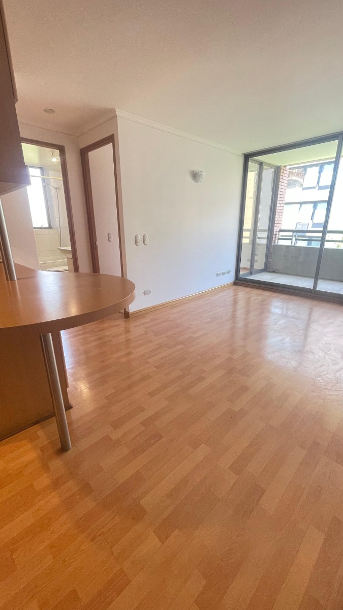 Arriendo Departamento SO 2D 1B 1E 1B Metro Escuela Militar - Las Condes