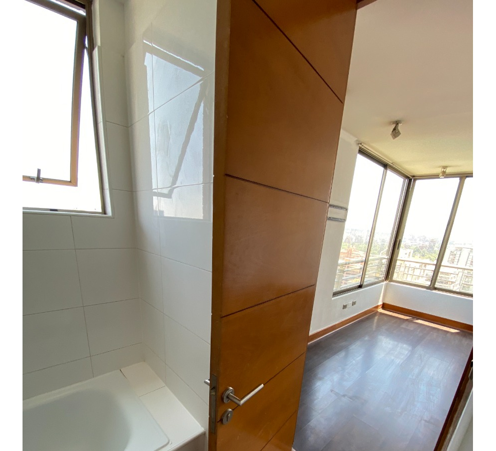 Arriendo Departamento N 2D en suite 2B 1E 1B Metro Escuela Militar - Las Condes