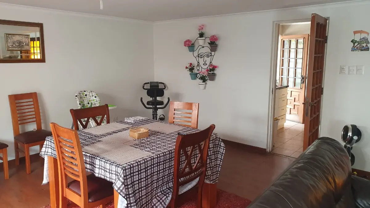 Venta Casa 4D Walk-in cl&oacute;set 3B 2E 1B Metro Sim&oacute;n Bolivar - La Reina